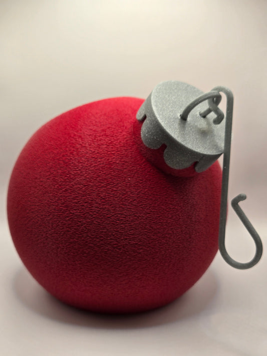 Trauks - egles rotājuma formā. Sarkans