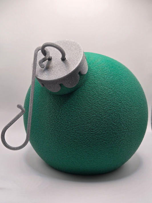 Trauks - egles rotājuma formā. Zaļš