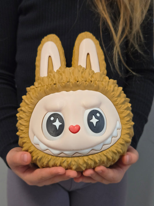 Labubu trauks - gaiši brūns