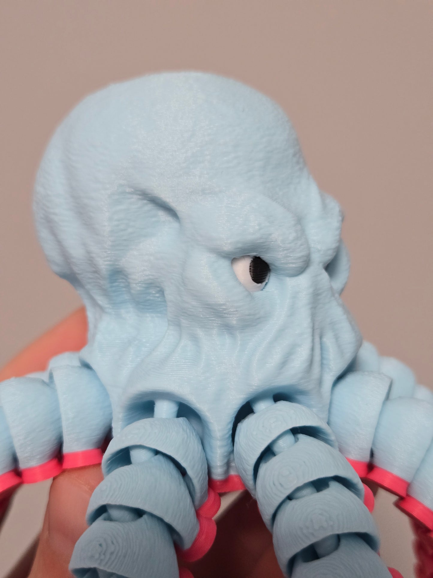 Dusmīgais astoņkājis - gaiši zils