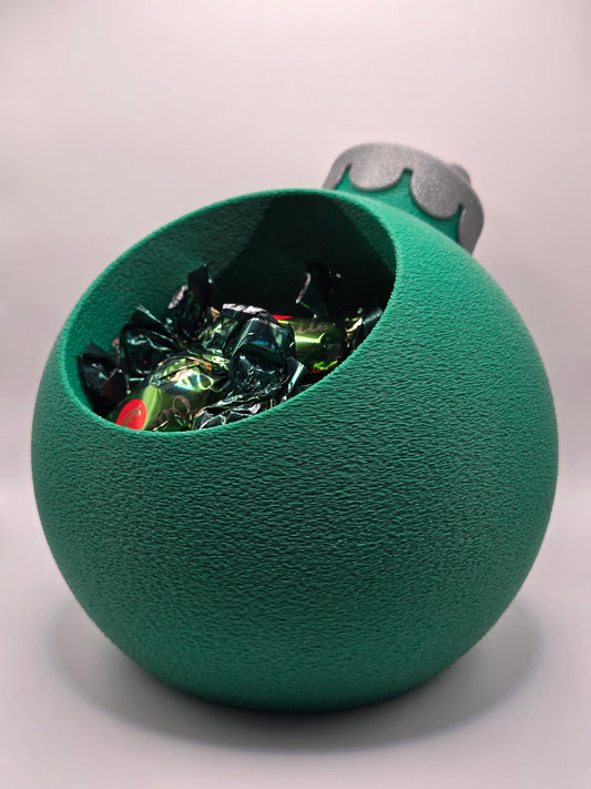 Trauks - egles rotājuma formā. Zaļš