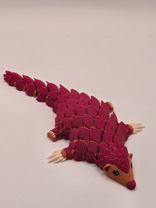 Mini pangolīns sarkans