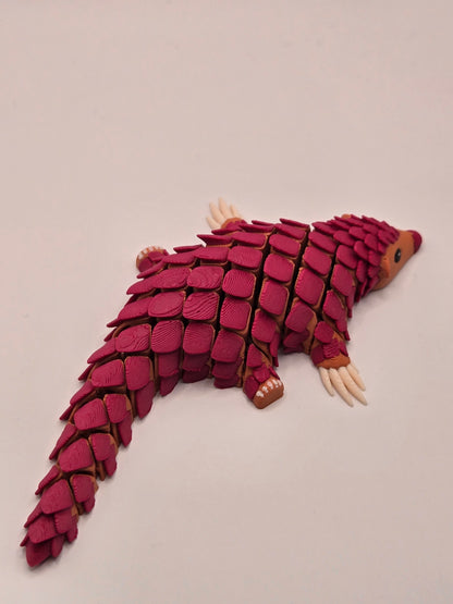 Mini pangolīns sarkans